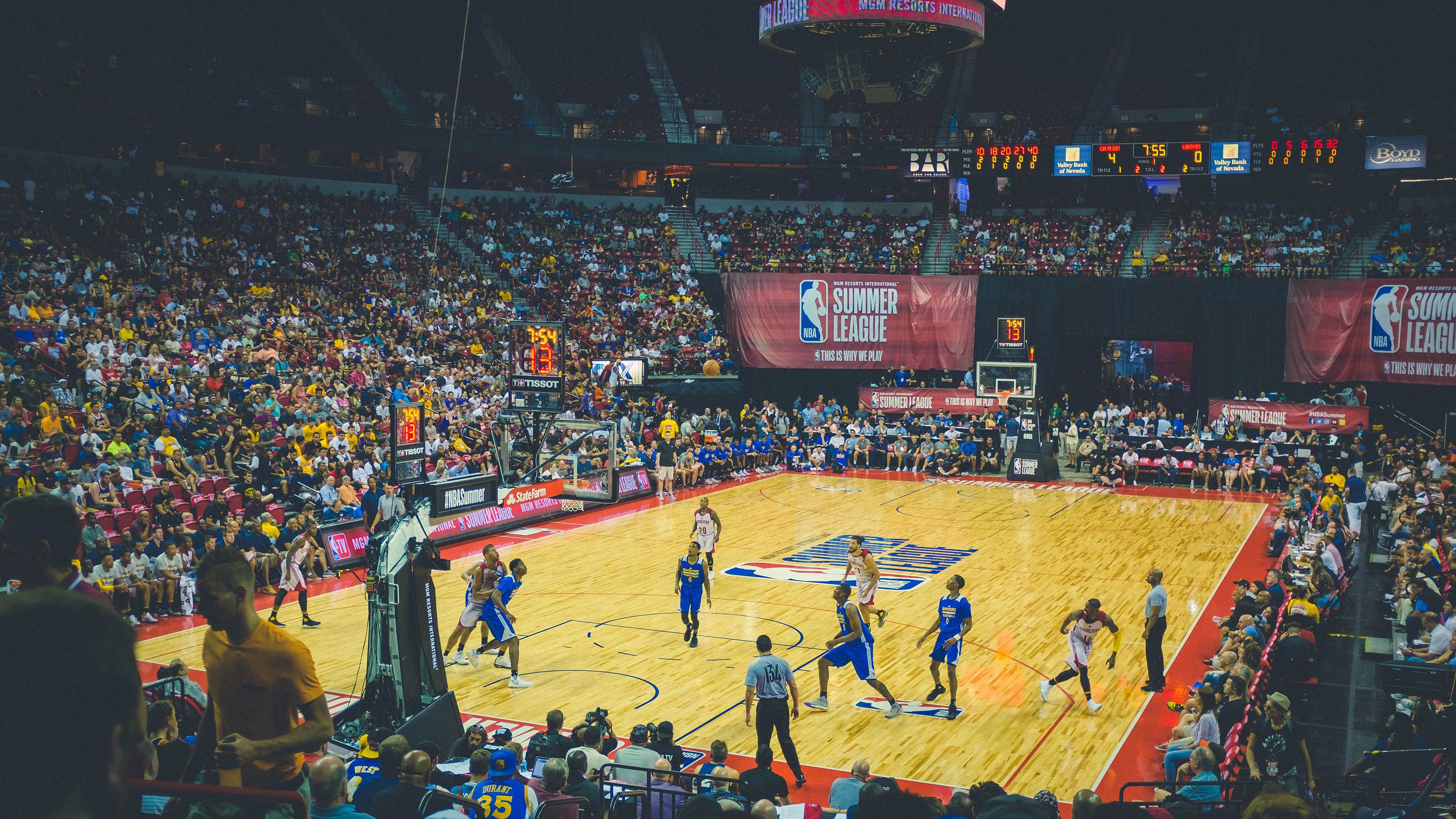 23岁新星打破尘封15年世界纪录，田径史迎来崭新篇章