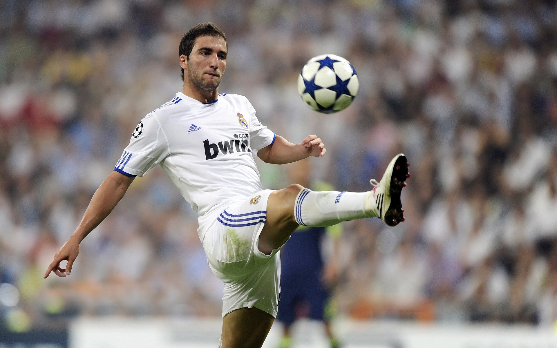 王者荣耀世界冠军杯落幕，中国战队再夺桂冠，电竞热潮席卷全球